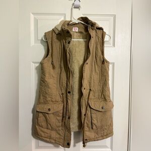 Wanna B Sherpa Line Light Brown Vest Women’s Large
